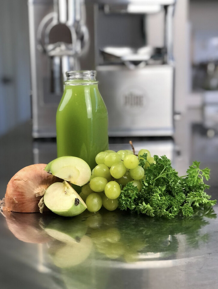 apple, onion, grapes, and parsley with juice