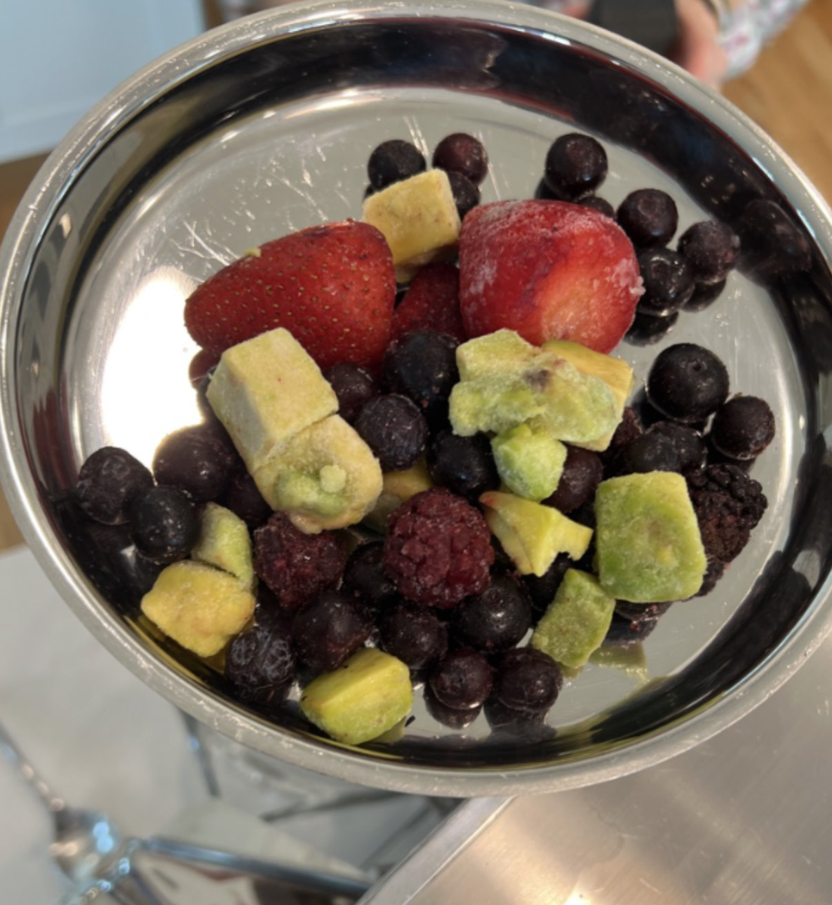 avocado, bananas and berries. Avolicious recipe in the PURE juicer